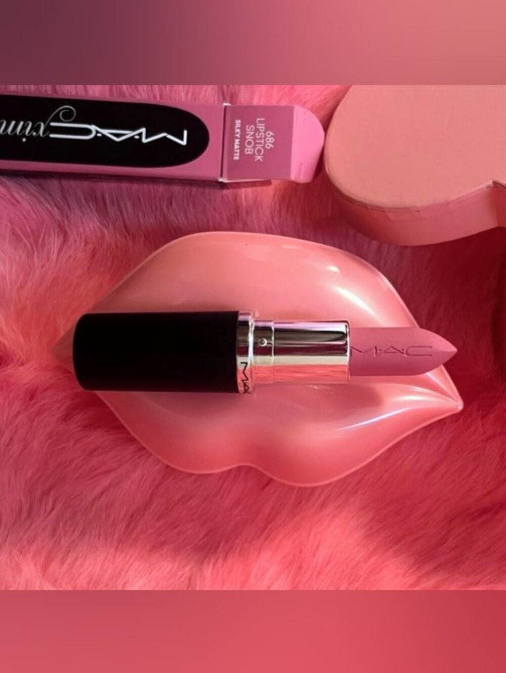 MAC Cosmetics SNOB lipstick